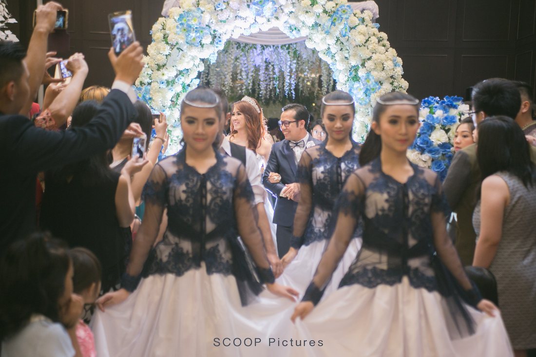 Pagar ayu dan prosesi pernikahan yang ditata oleh Saturday Event Organizer
